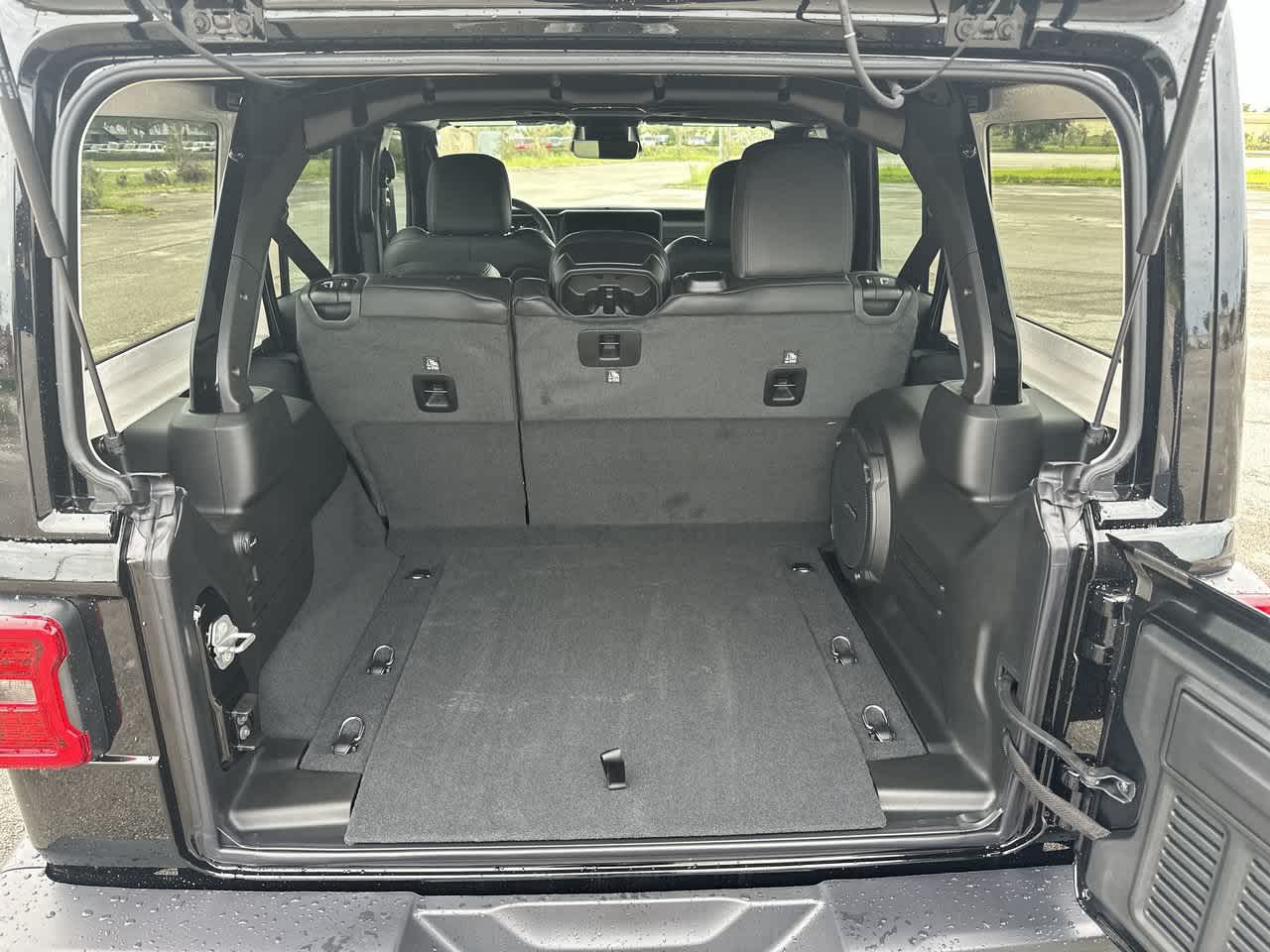 2027 Jeep Wrangler WRANGLER 4-DOOR SAHARA