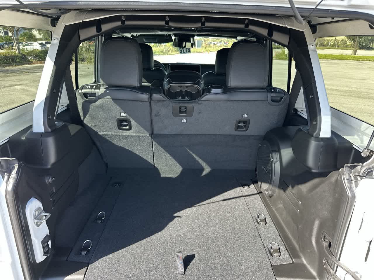 2027 Jeep Wrangler WRANGLER 4-DOOR SAHARA