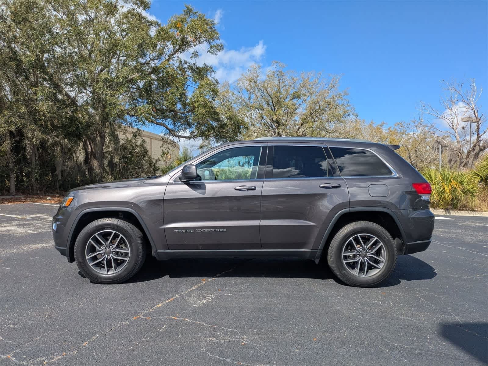 2019 Jeep Grand Cherokee Laredo E 4x2