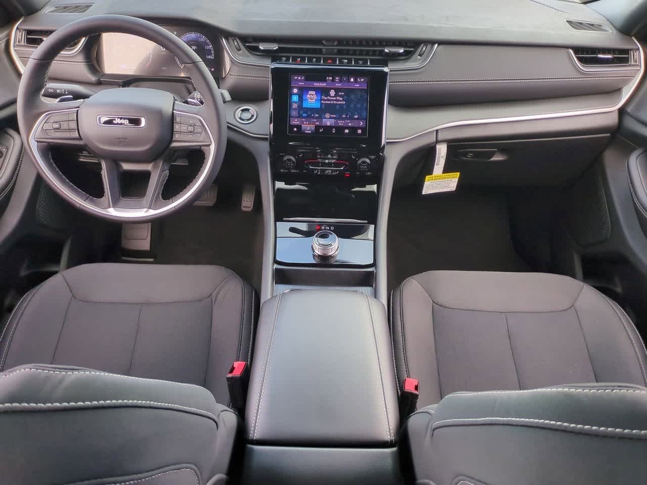 2025 Jeep Grand Cherokee GRAND CHEROKEE LAREDO 4X2