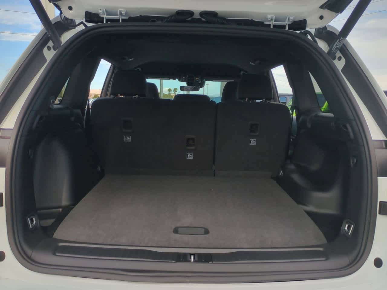 2025 Jeep Grand Cherokee GRAND CHEROKEE LAREDO 4X2