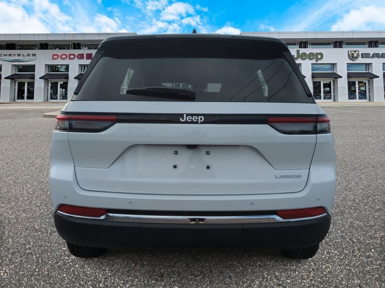 2025 Jeep Grand Cherokee GRAND CHEROKEE LAREDO 4X2