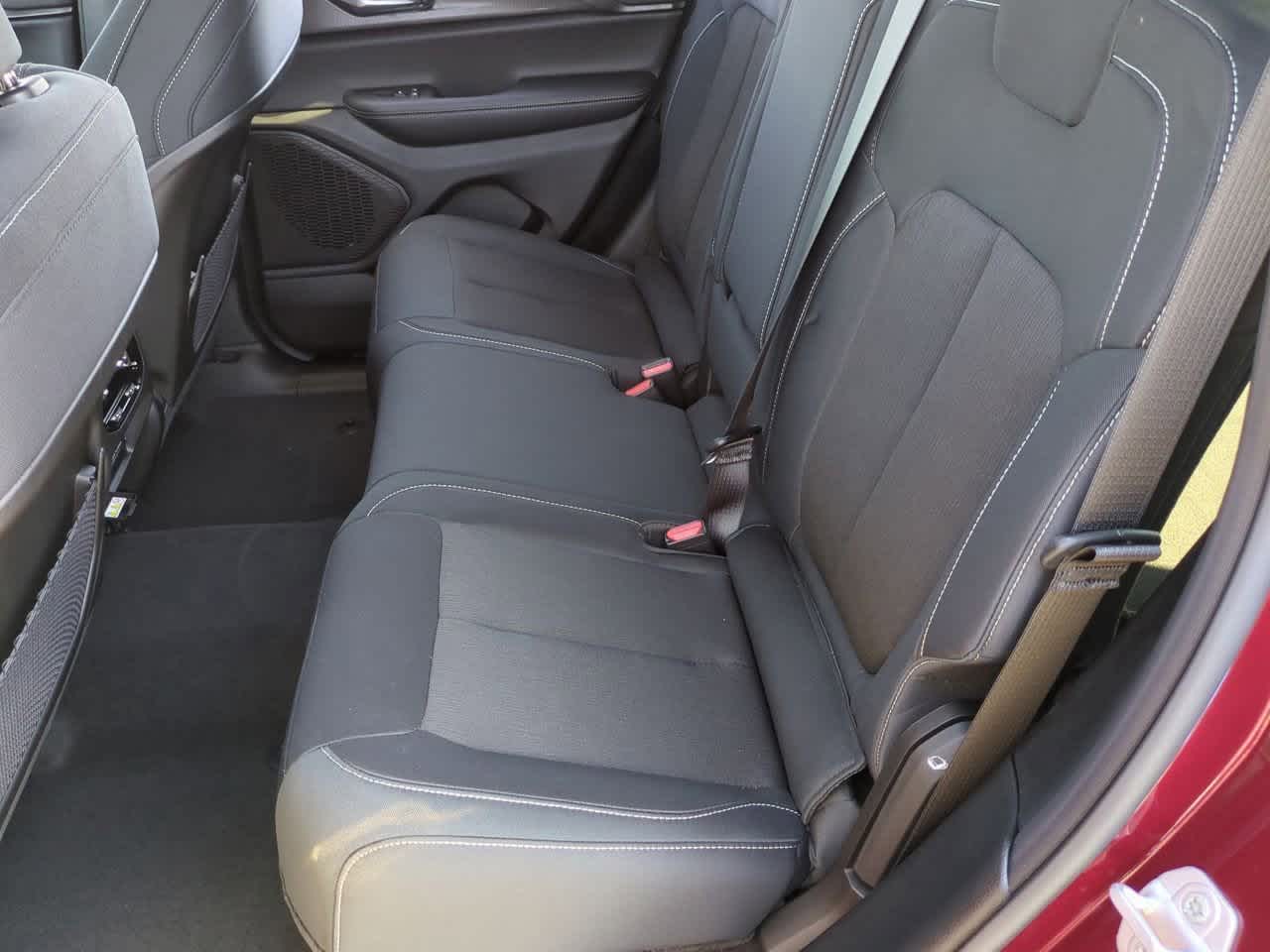 2025 Jeep Grand Cherokee GRAND CHEROKEE LAREDO X 4X2