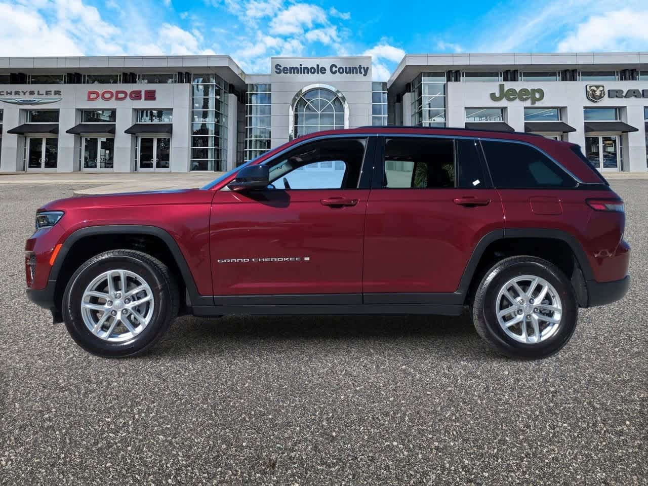 2025 Jeep Grand Cherokee GRAND CHEROKEE LAREDO X 4X2