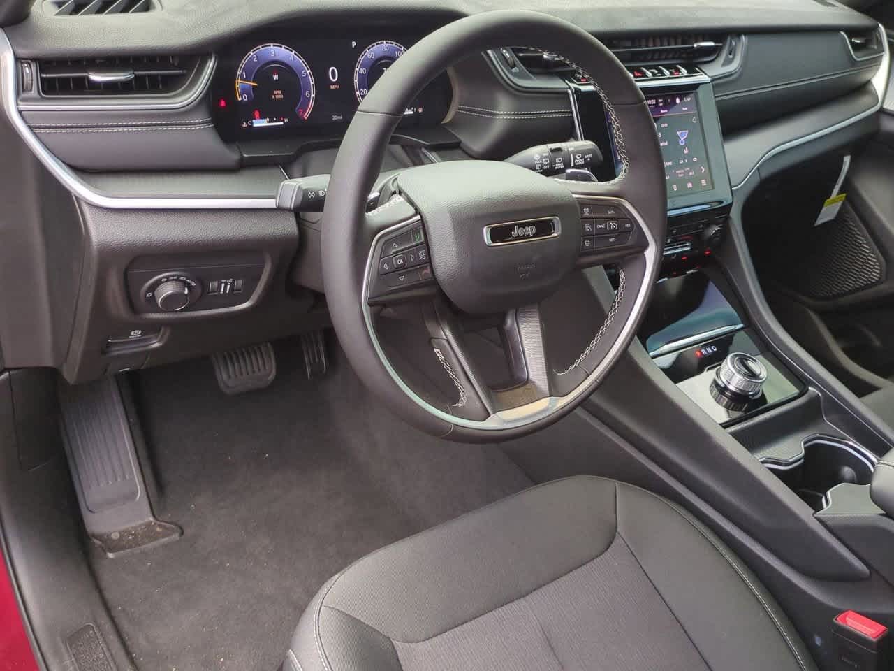 2025 Jeep Grand Cherokee GRAND CHEROKEE LAREDO 4X2