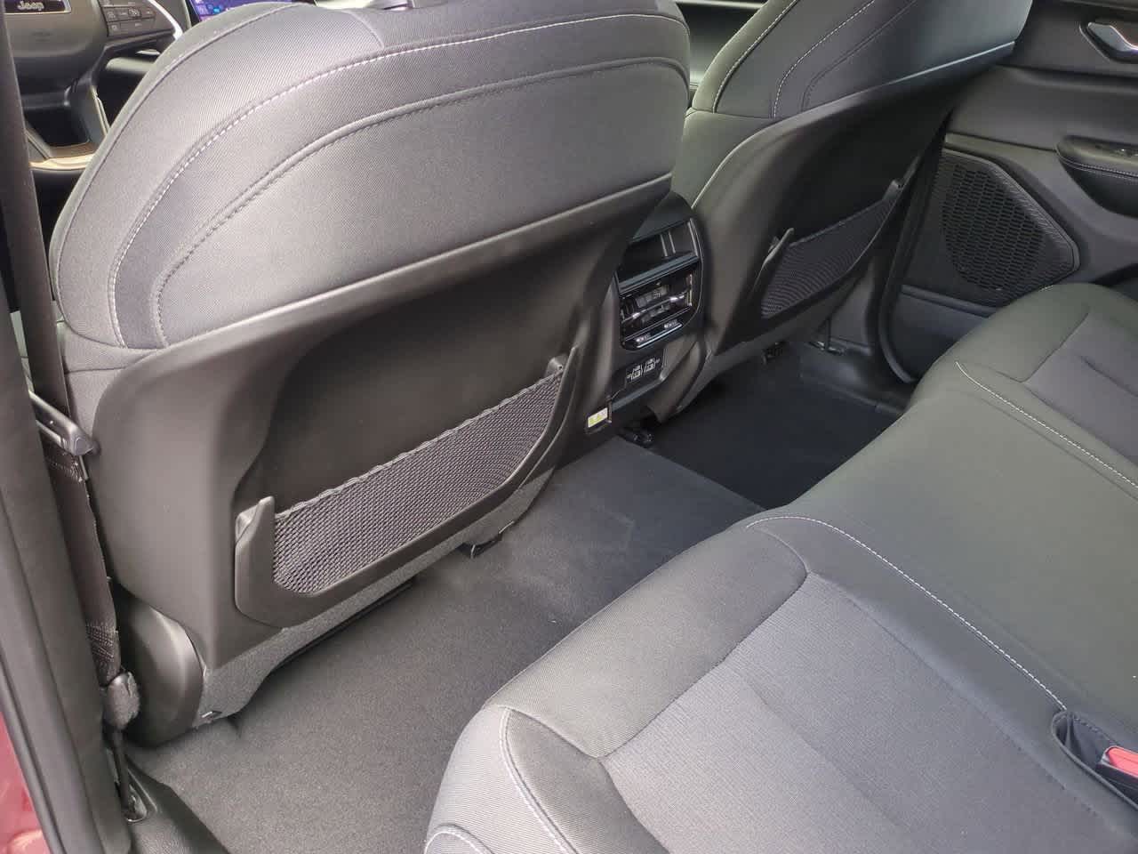 2025 Jeep Grand Cherokee GRAND CHEROKEE LAREDO 4X2