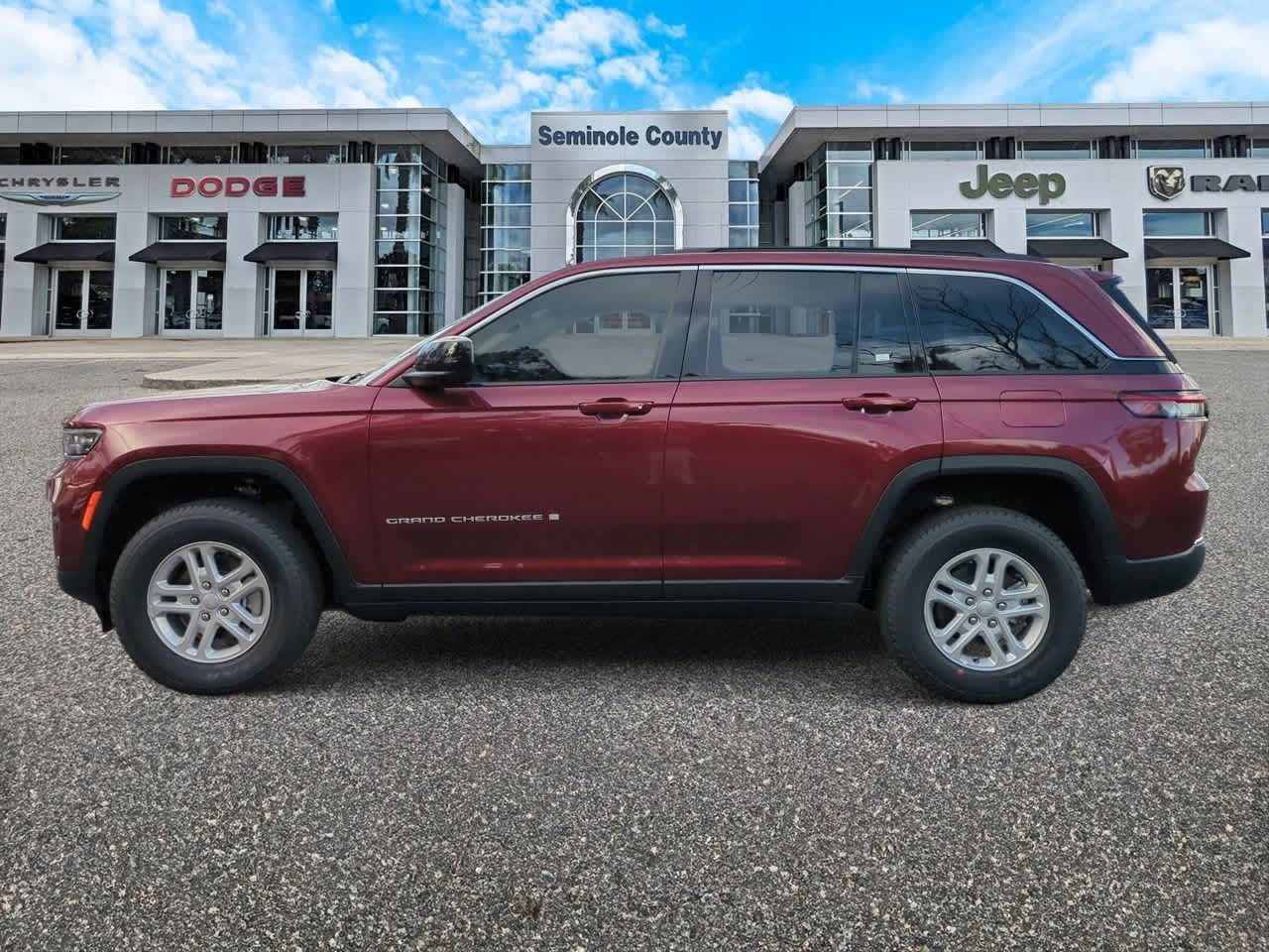 2025 Jeep Grand Cherokee GRAND CHEROKEE LAREDO 4X2