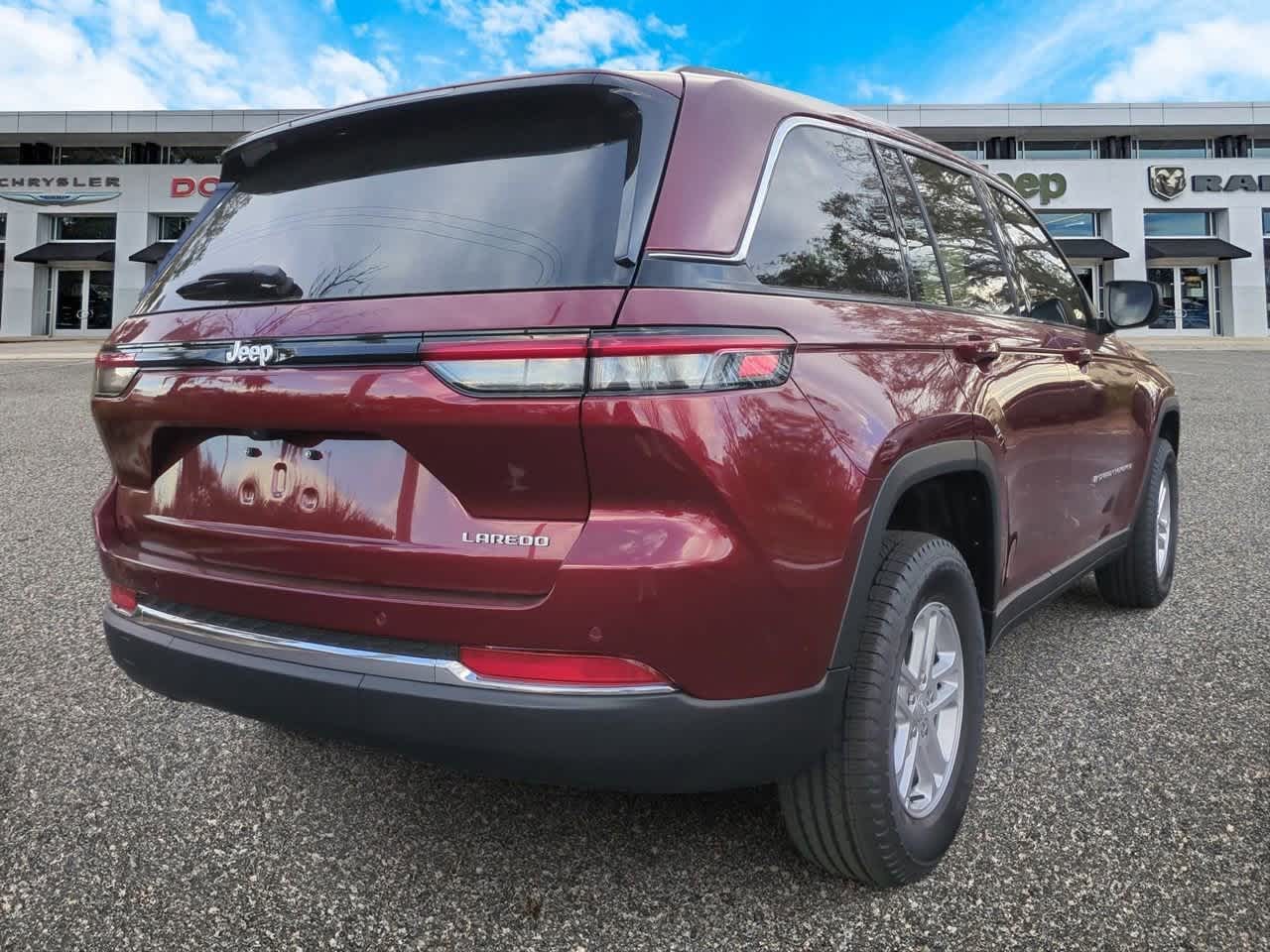 2025 Jeep Grand Cherokee GRAND CHEROKEE LAREDO 4X2