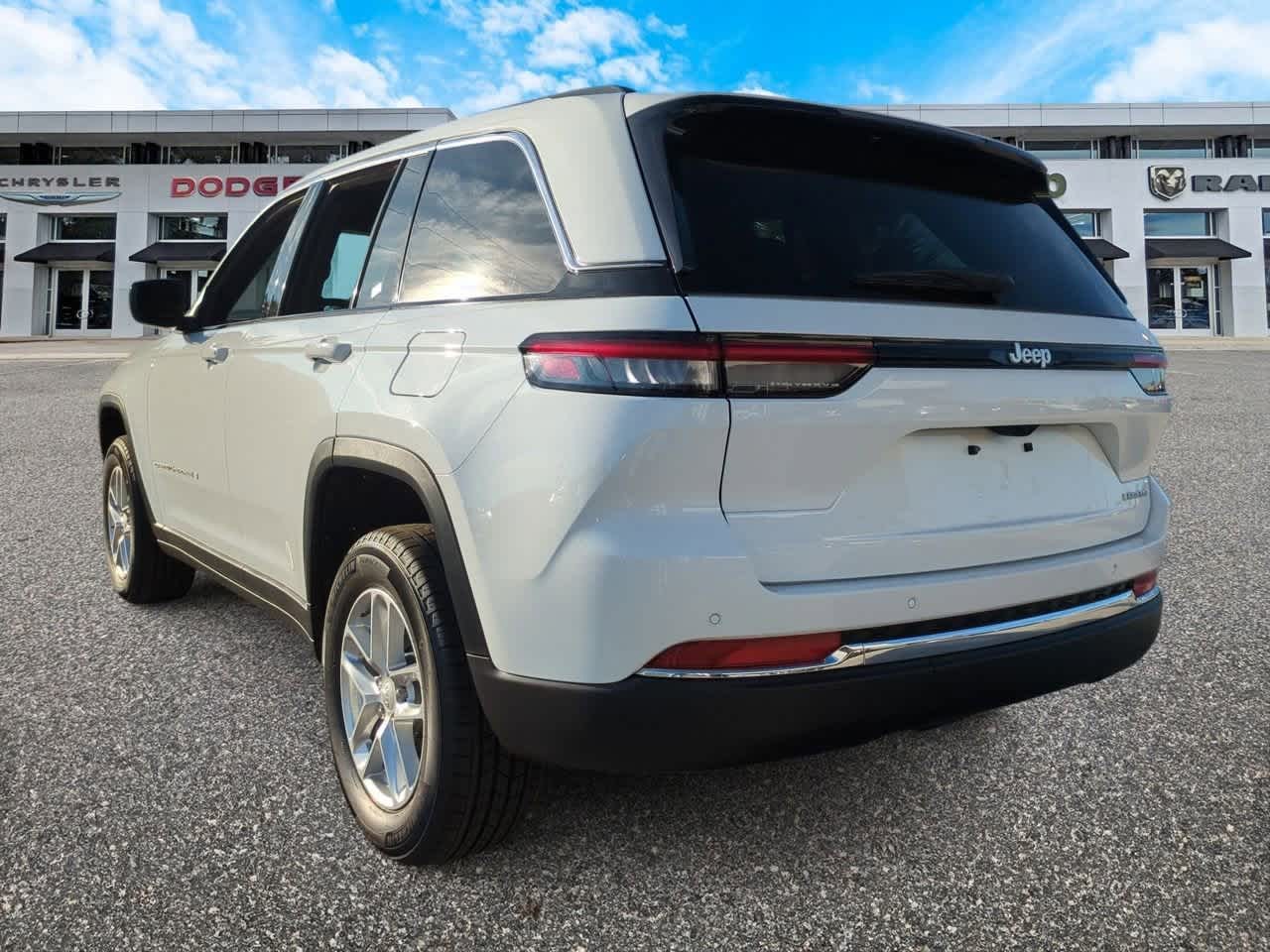 2025 Jeep Grand Cherokee GRAND CHEROKEE LAREDO X 4X2