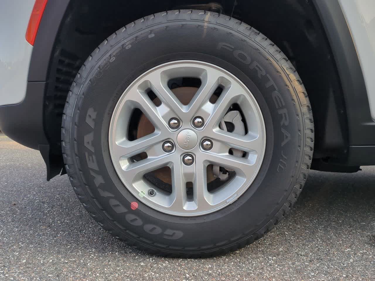 2025 Jeep Grand Cherokee GRAND CHEROKEE LAREDO 4X2