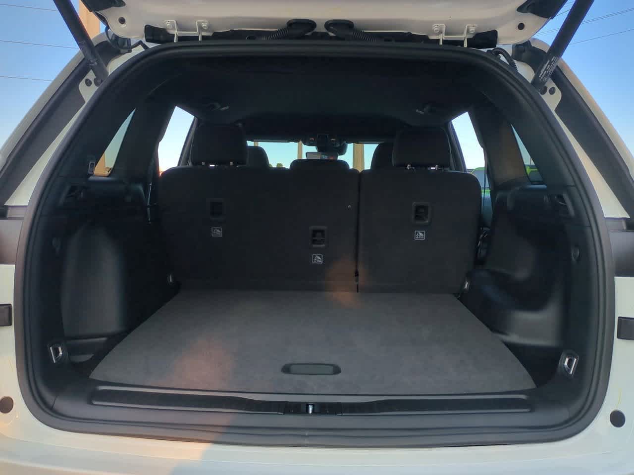 2025 Jeep Grand Cherokee GRAND CHEROKEE LAREDO 4X2