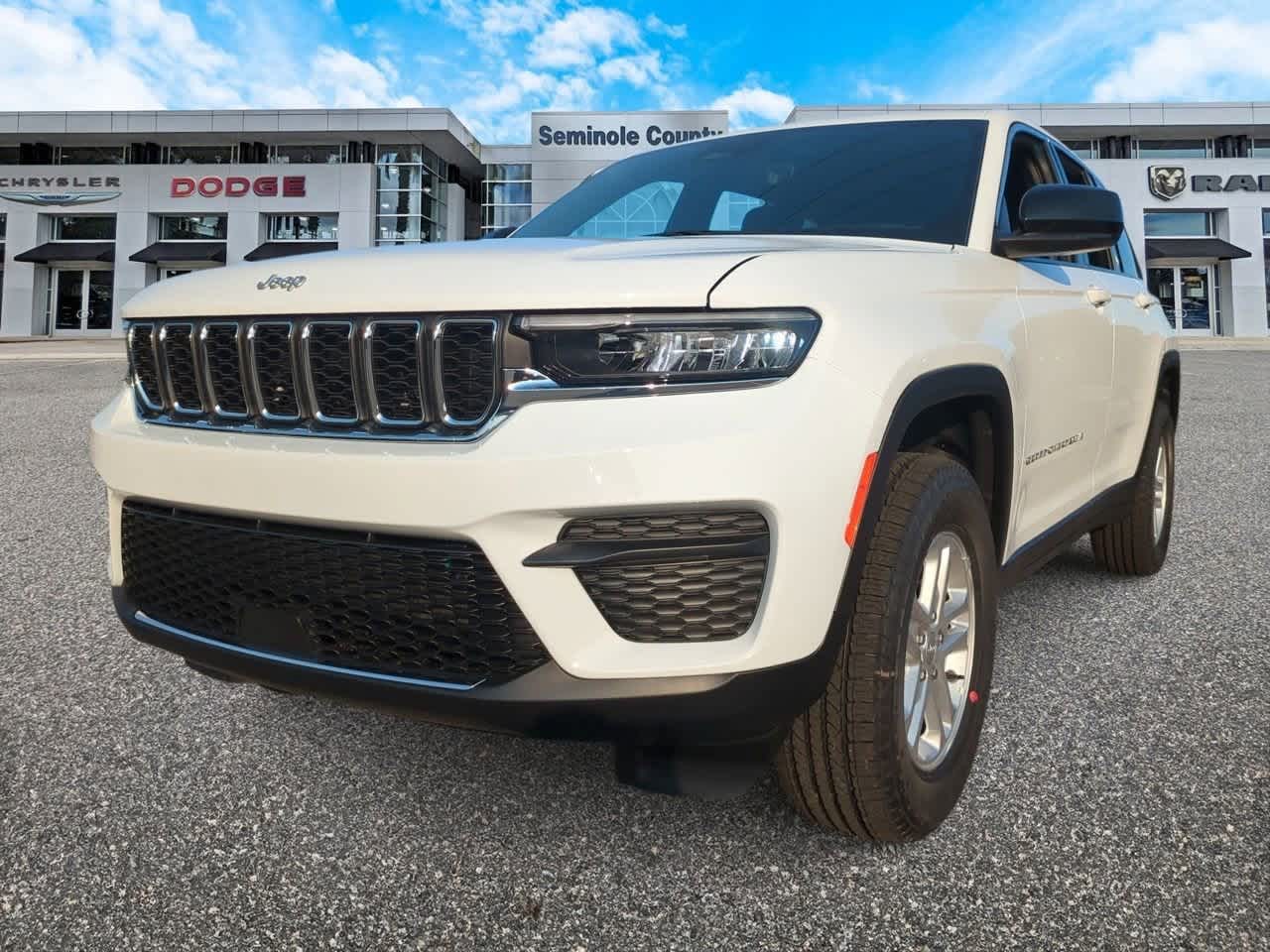 2025 Jeep Grand Cherokee GRAND CHEROKEE LAREDO 4X2