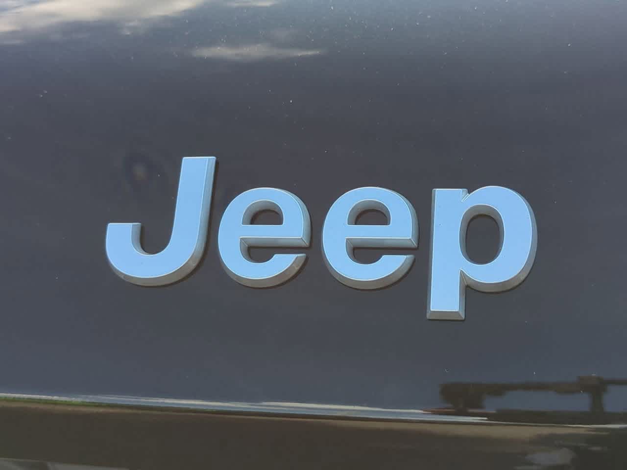 2025 Jeep Grand Cherokee GRAND CHEROKEE LAREDO 4X2