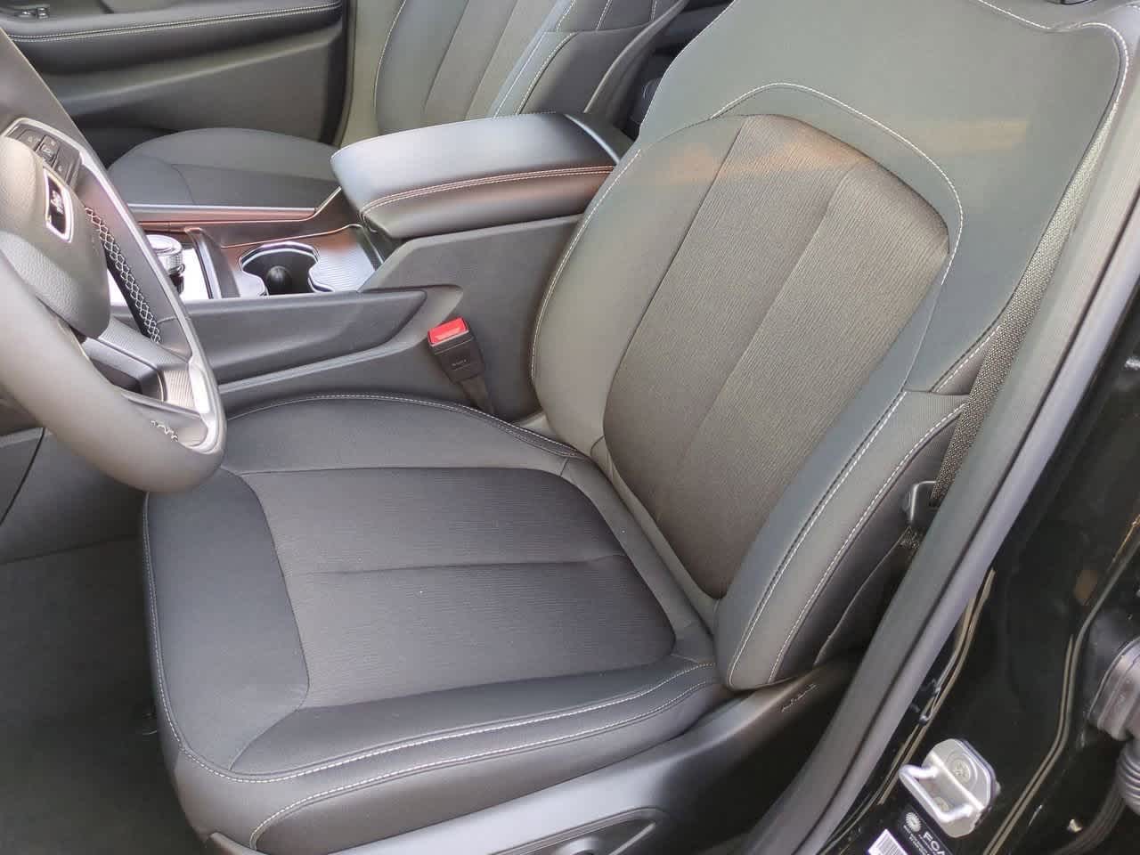 2025 Jeep Grand Cherokee GRAND CHEROKEE LAREDO 4X2