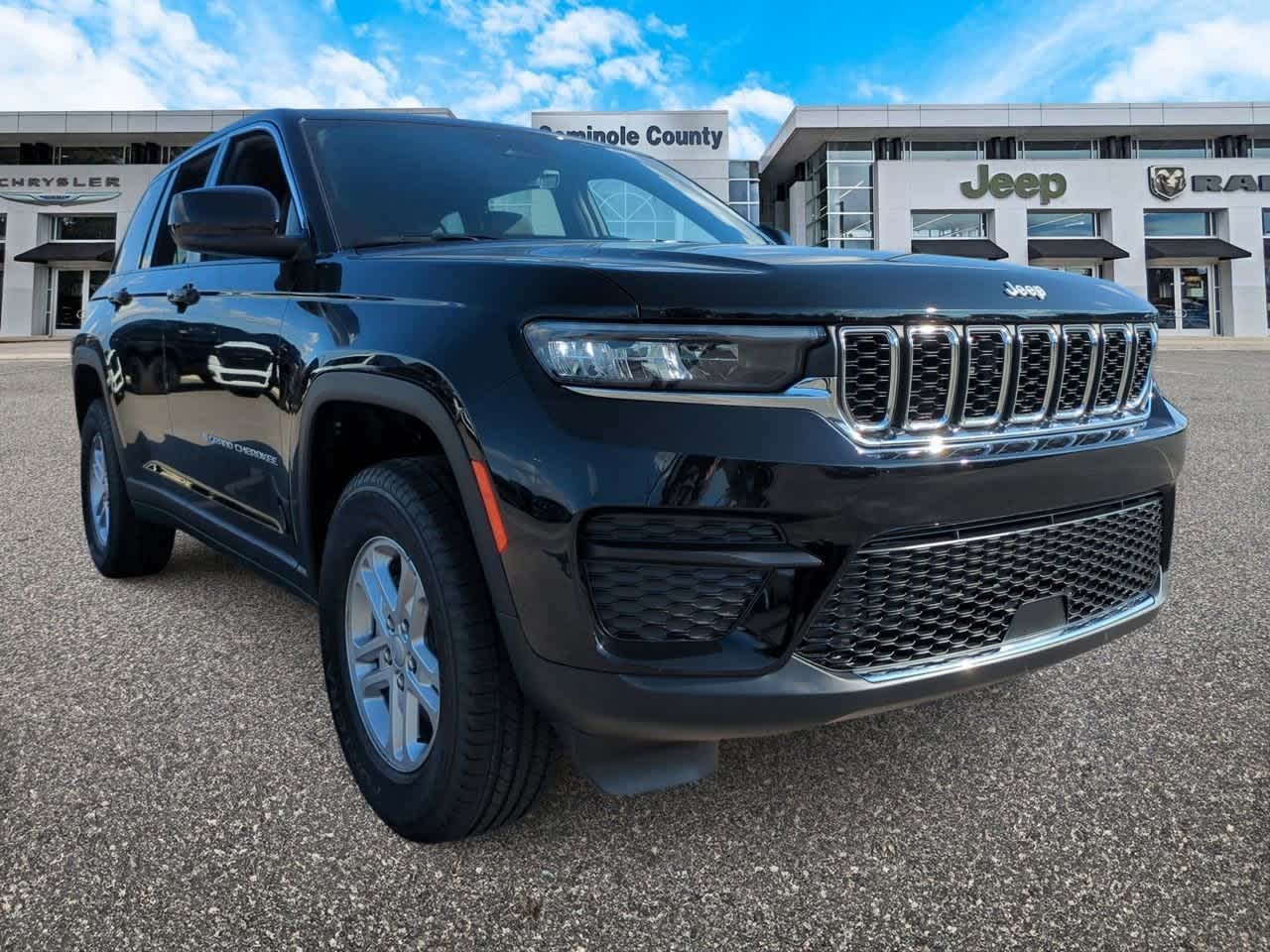 2025 Jeep Grand Cherokee GRAND CHEROKEE LAREDO 4X2