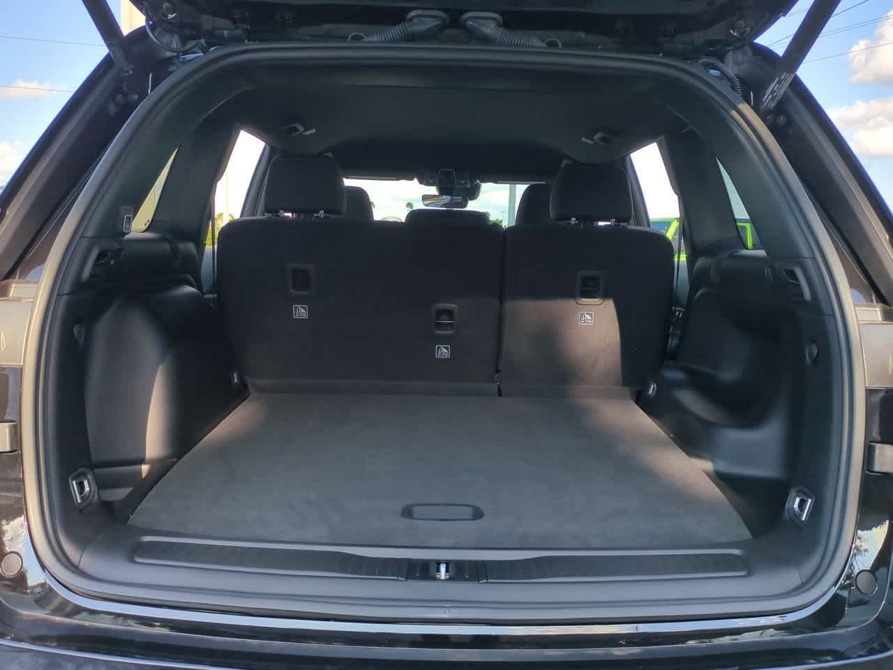 2025 Jeep Grand Cherokee GRAND CHEROKEE LAREDO 4X2