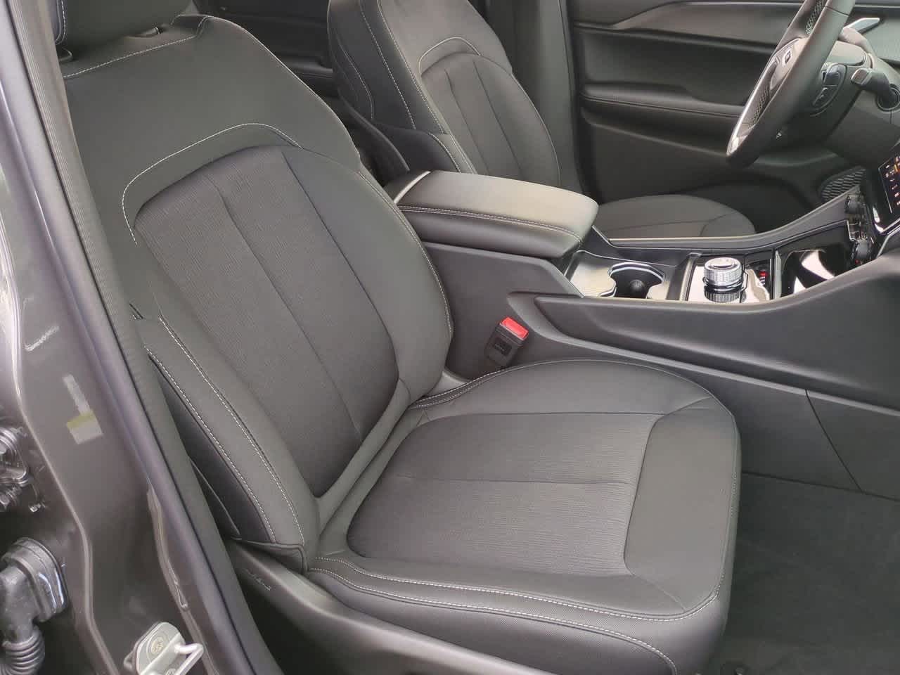 2025 Jeep Grand Cherokee GRAND CHEROKEE LAREDO X 4X2