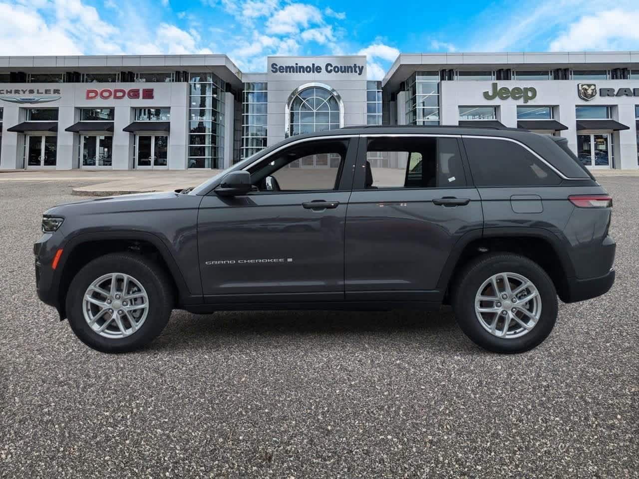 2025 Jeep Grand Cherokee GRAND CHEROKEE LAREDO X 4X2