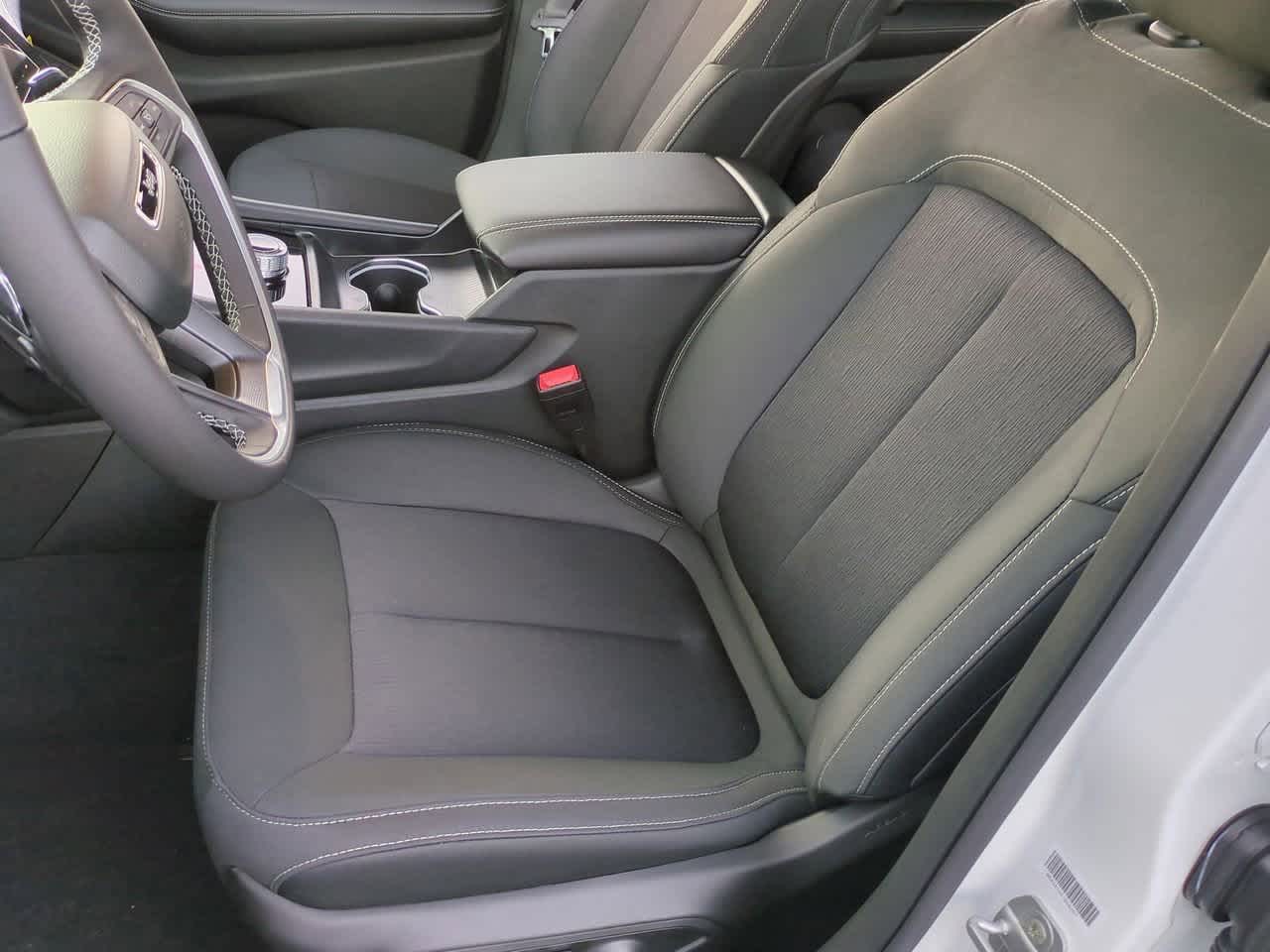 2025 Jeep Grand Cherokee GRAND CHEROKEE LAREDO X 4X2