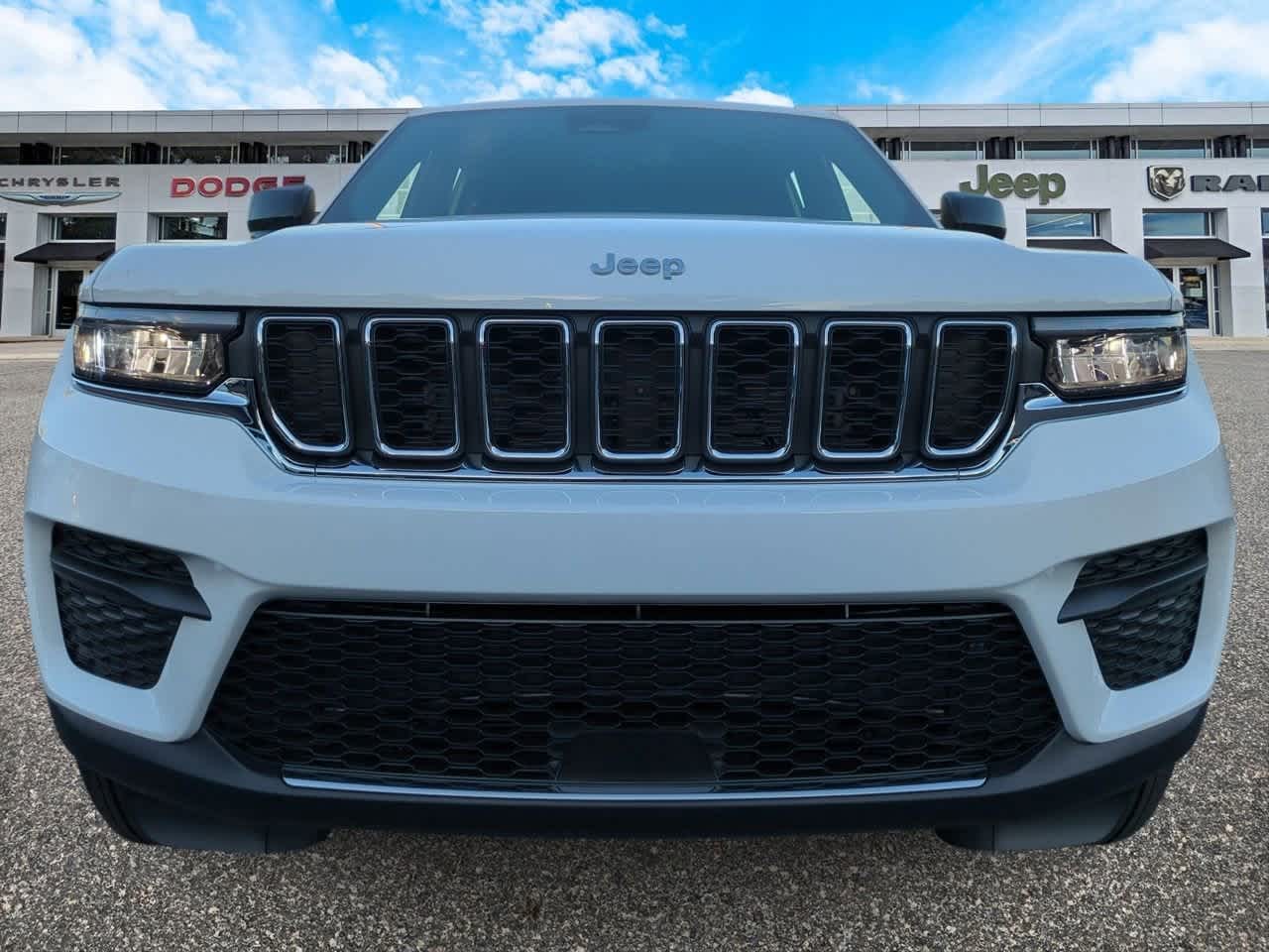 2025 Jeep Grand Cherokee GRAND CHEROKEE LAREDO X 4X2