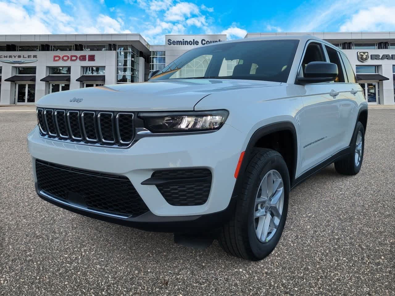 2025 Jeep Grand Cherokee GRAND CHEROKEE LAREDO X 4X2