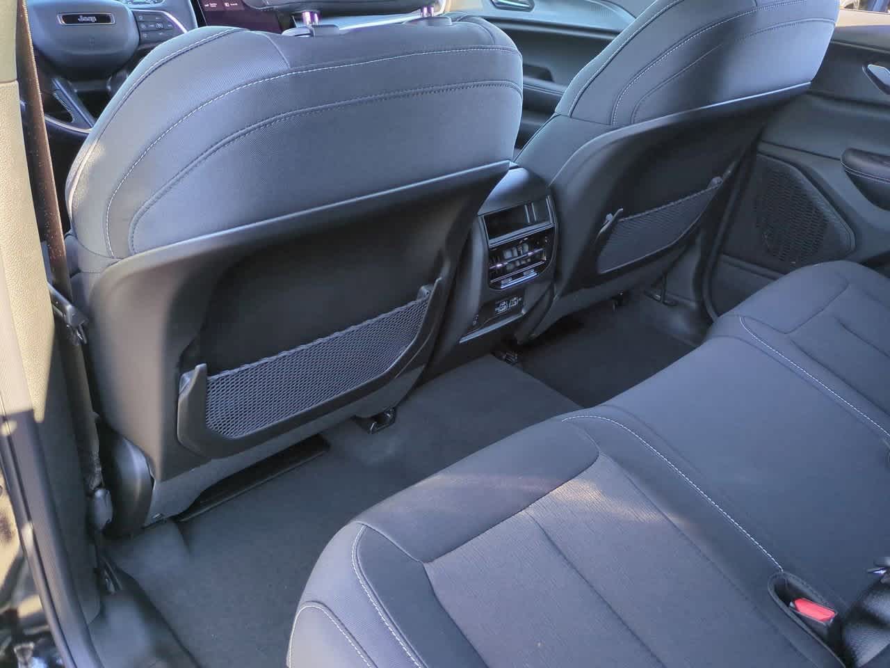 2025 Jeep Grand Cherokee GRAND CHEROKEE LAREDO 4X2