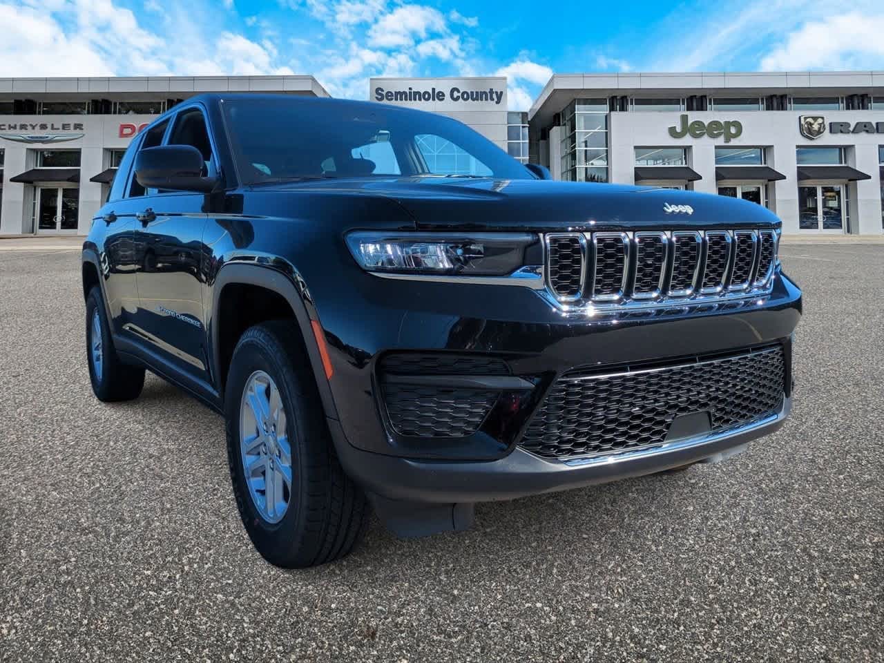 2025 Jeep Grand Cherokee GRAND CHEROKEE LAREDO 4X2