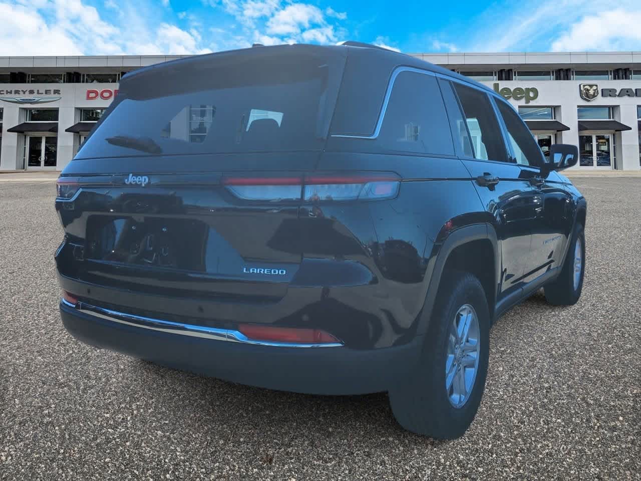 2025 Jeep Grand Cherokee GRAND CHEROKEE LAREDO 4X2