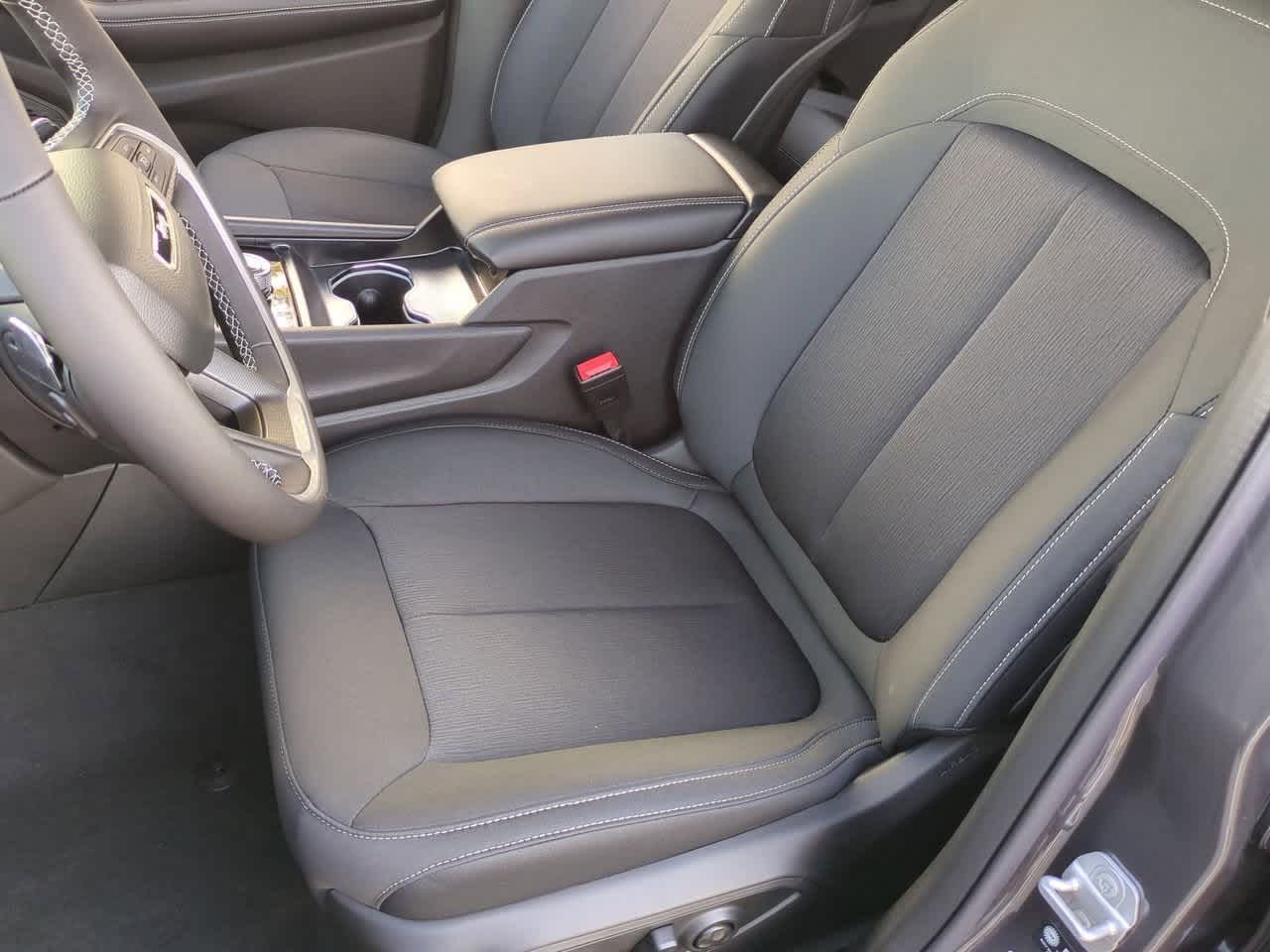 2025 Jeep Grand Cherokee GRAND CHEROKEE LAREDO X 4X2