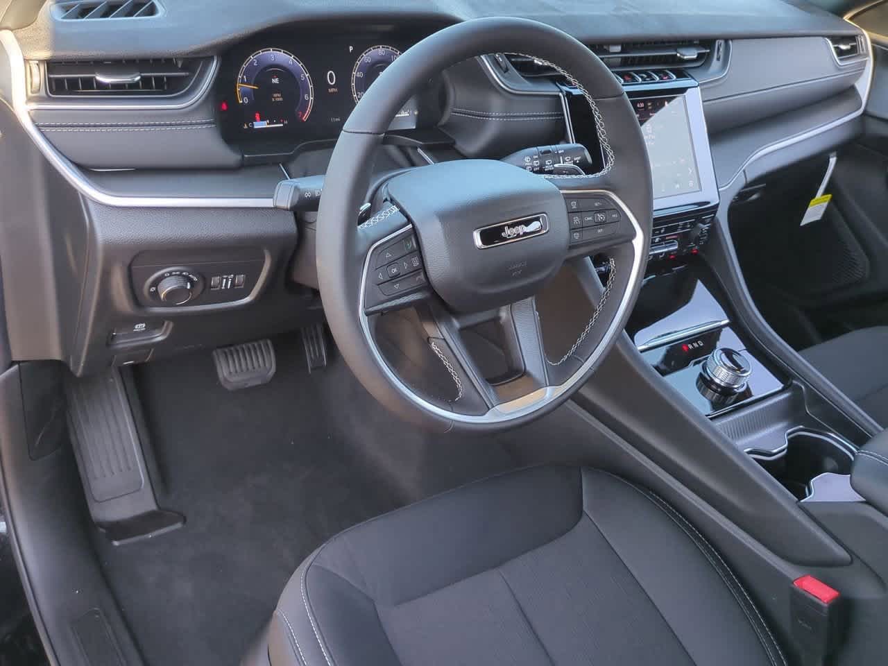 2025 Jeep Grand Cherokee GRAND CHEROKEE LAREDO X 4X2