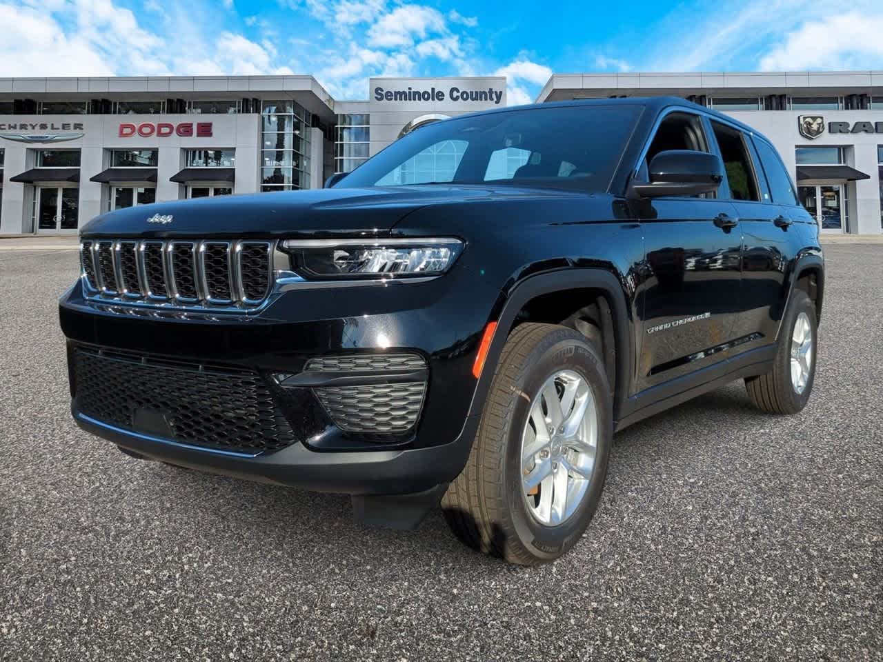 2025 Jeep Grand Cherokee GRAND CHEROKEE LAREDO X 4X2