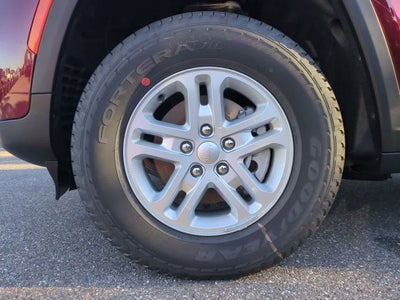 2025 Jeep Grand Cherokee GRAND CHEROKEE LAREDO 4X2