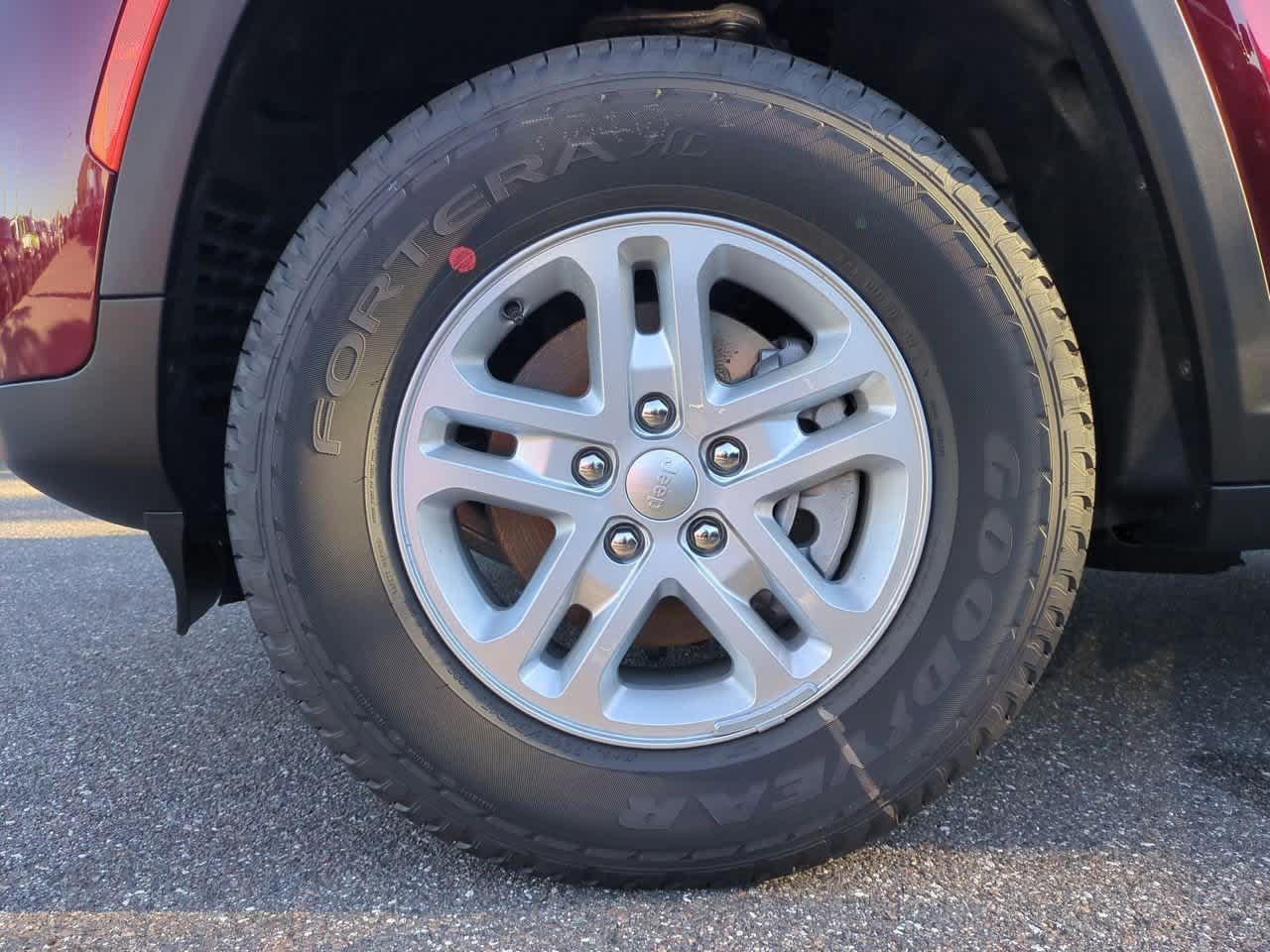 2025 Jeep Grand Cherokee GRAND CHEROKEE LAREDO 4X2