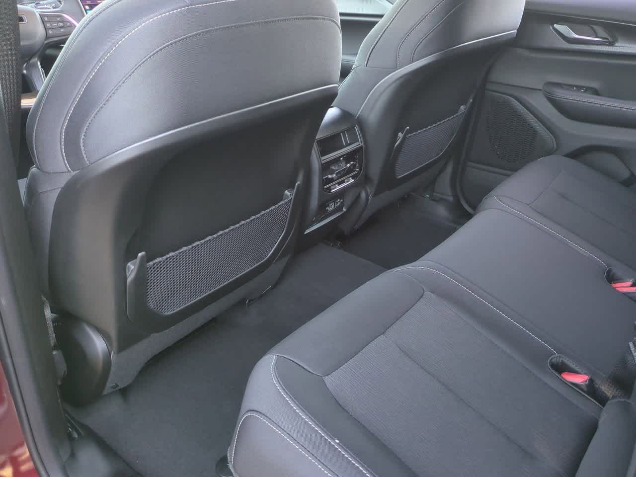 2025 Jeep Grand Cherokee GRAND CHEROKEE LAREDO 4X2