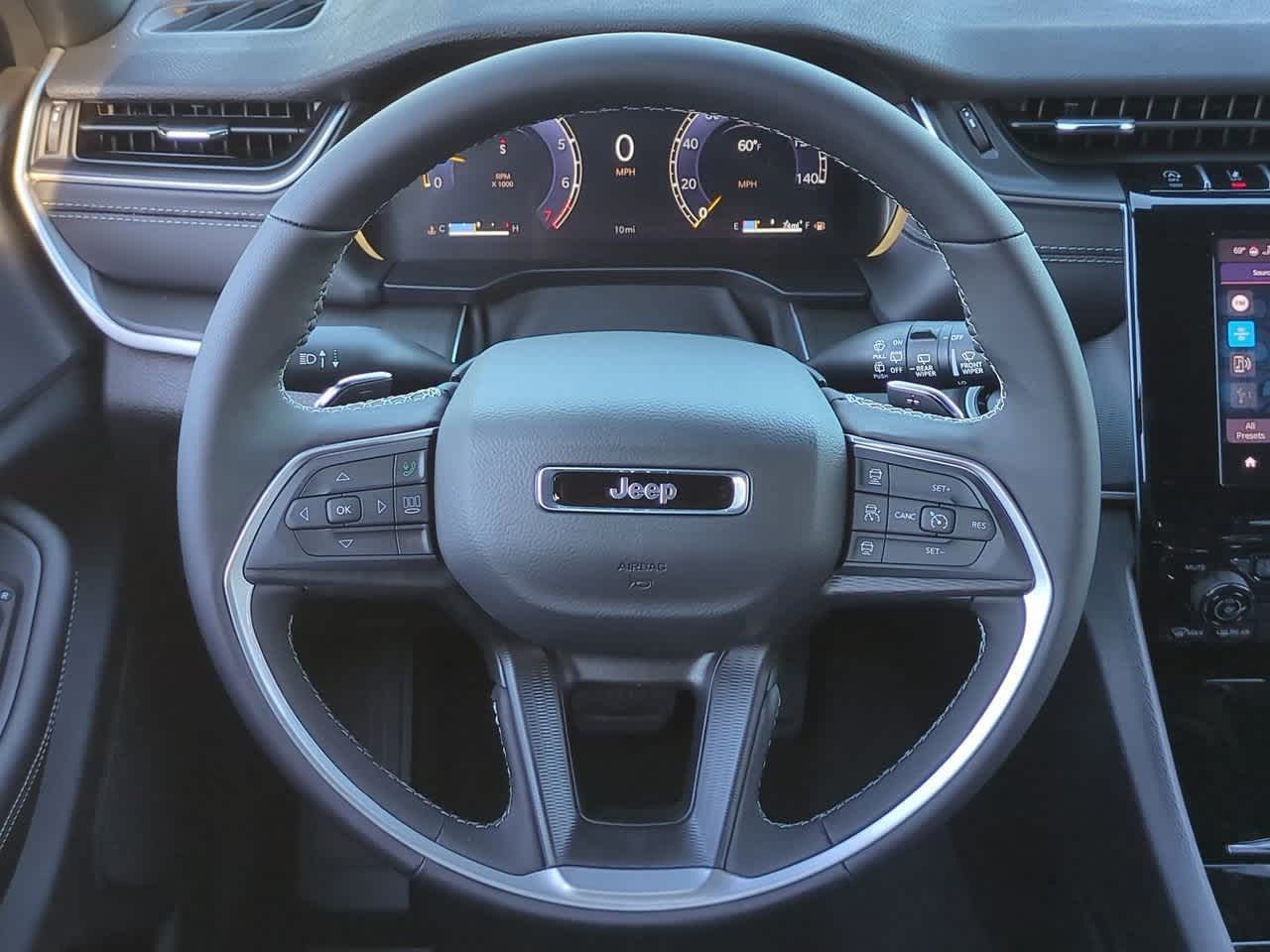 2025 Jeep Grand Cherokee GRAND CHEROKEE LAREDO 4X2