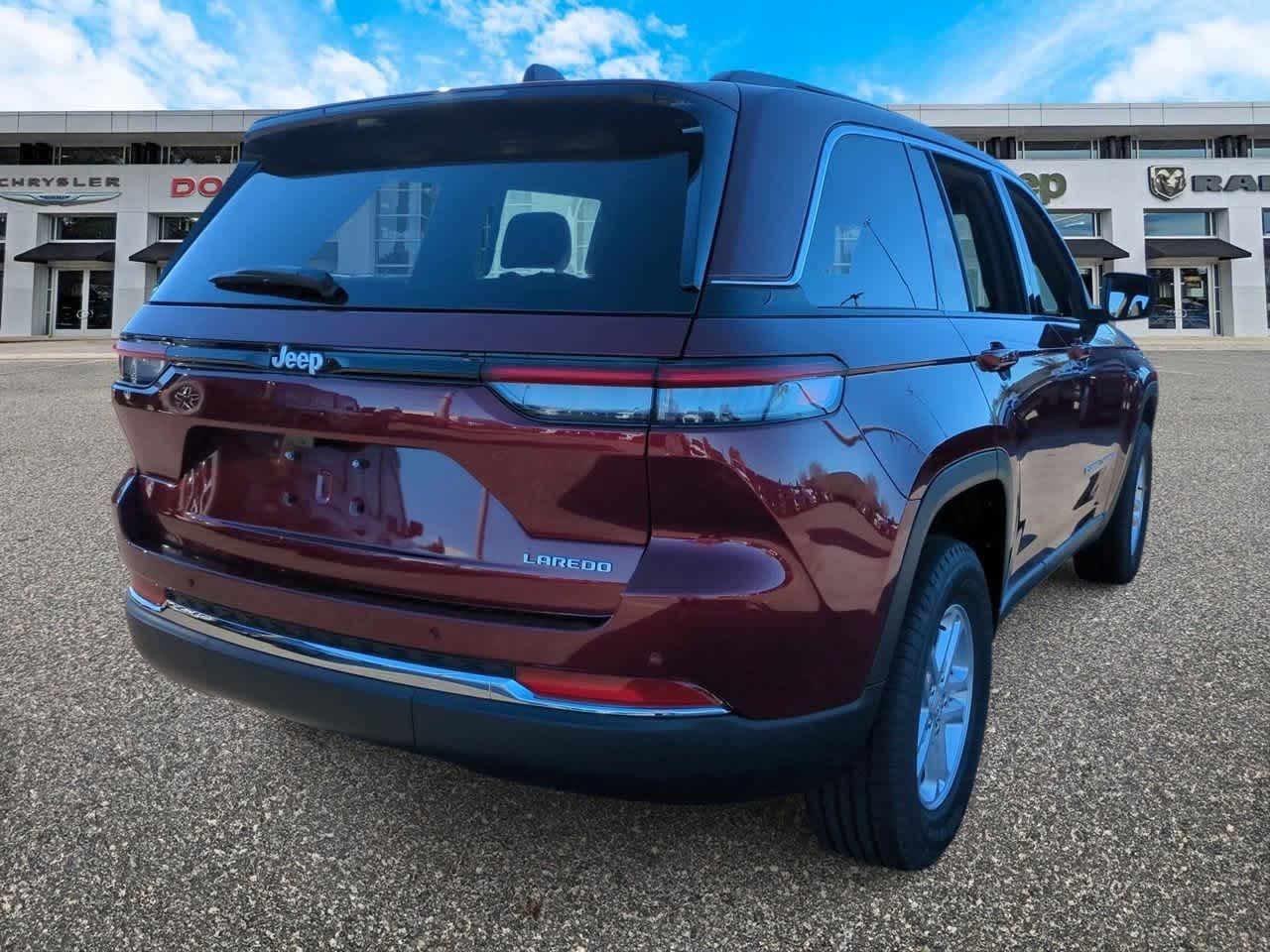 2025 Jeep Grand Cherokee GRAND CHEROKEE LAREDO 4X2