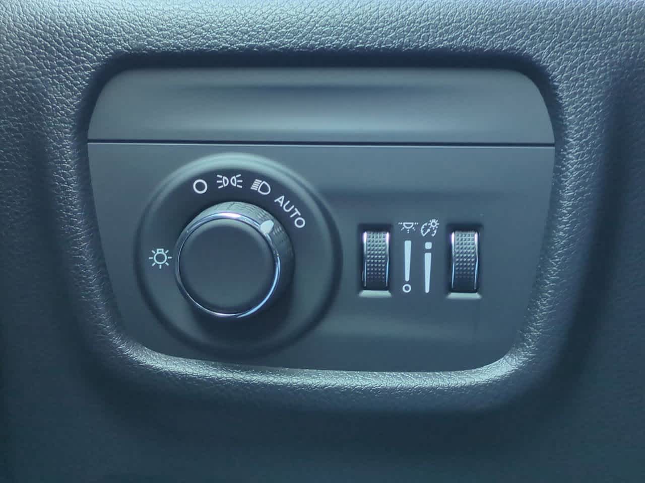 2025 Jeep Grand Cherokee GRAND CHEROKEE LAREDO 4X2