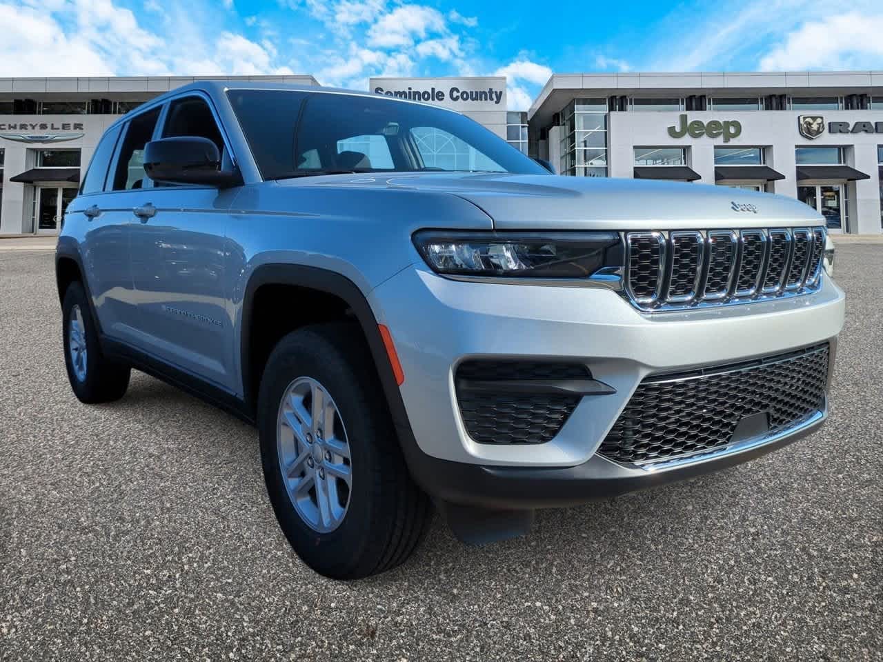 2025 Jeep Grand Cherokee GRAND CHEROKEE LAREDO 4X2