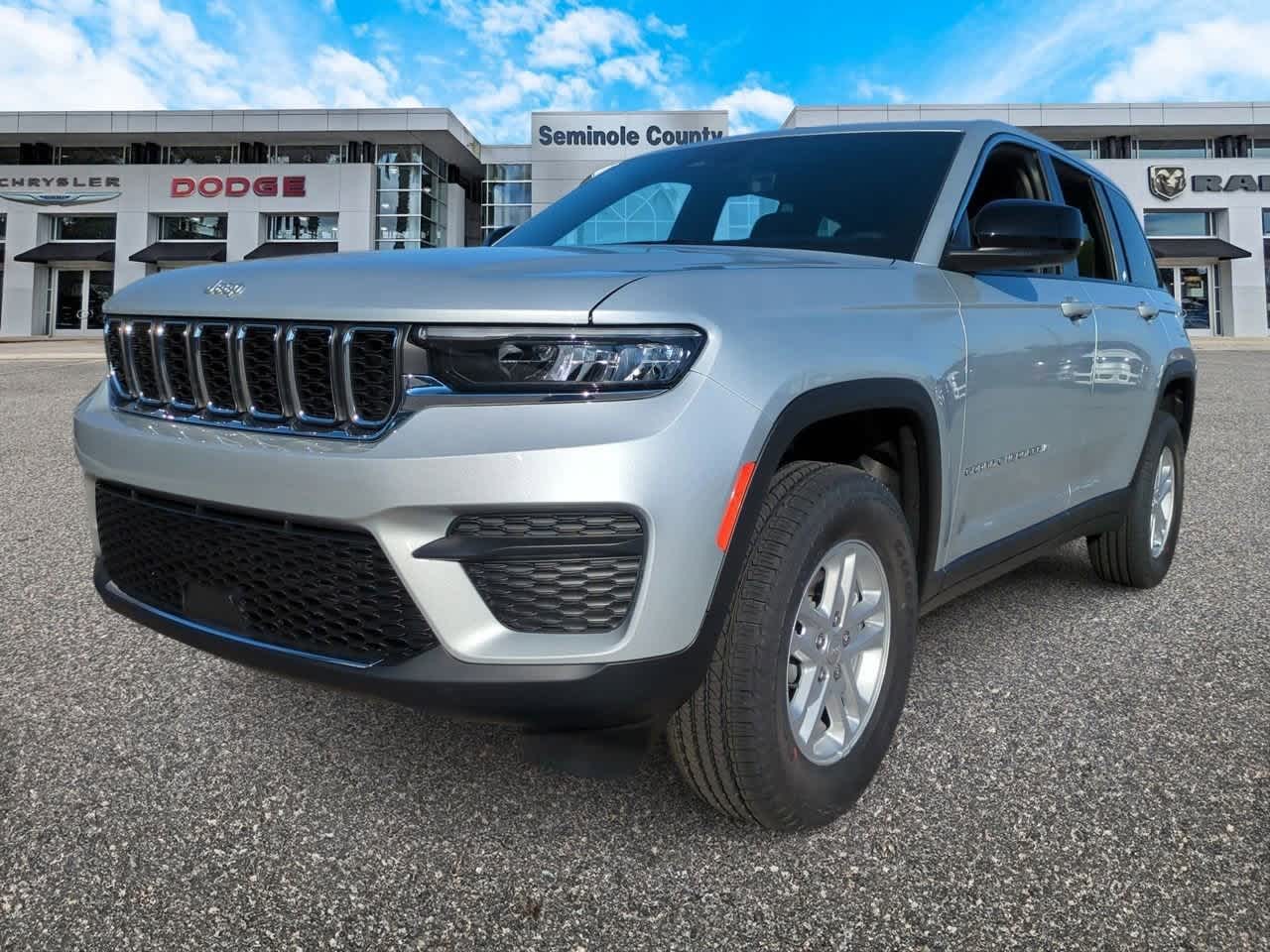 2025 Jeep Grand Cherokee GRAND CHEROKEE LAREDO 4X2