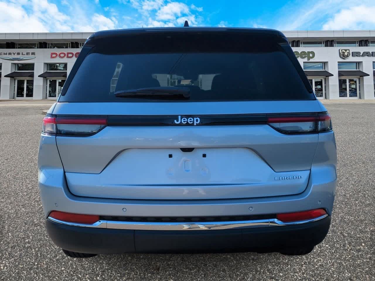 2025 Jeep Grand Cherokee GRAND CHEROKEE LAREDO 4X2