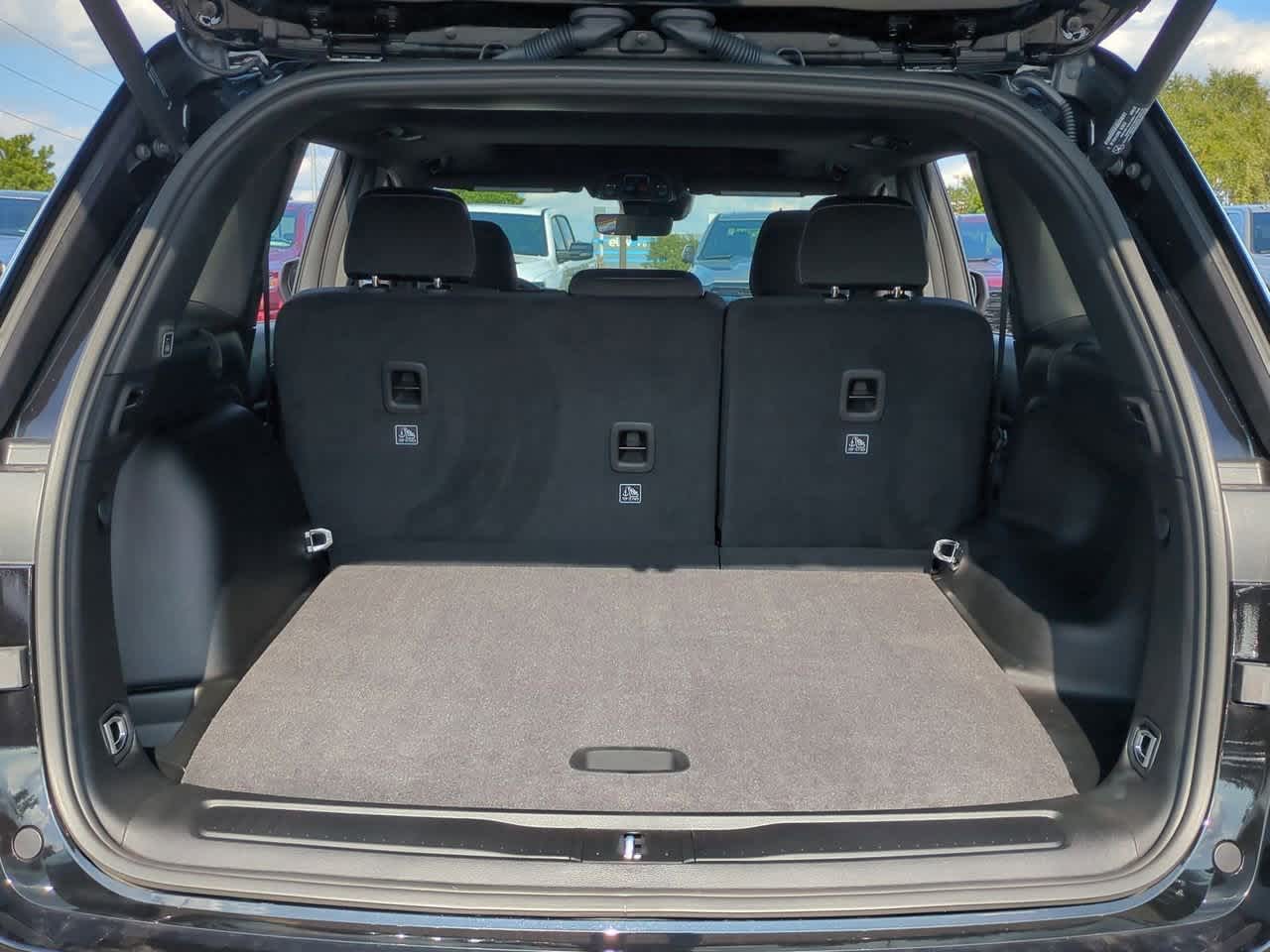 2025 Jeep Grand Cherokee GRAND CHEROKEE LAREDO X 4X2