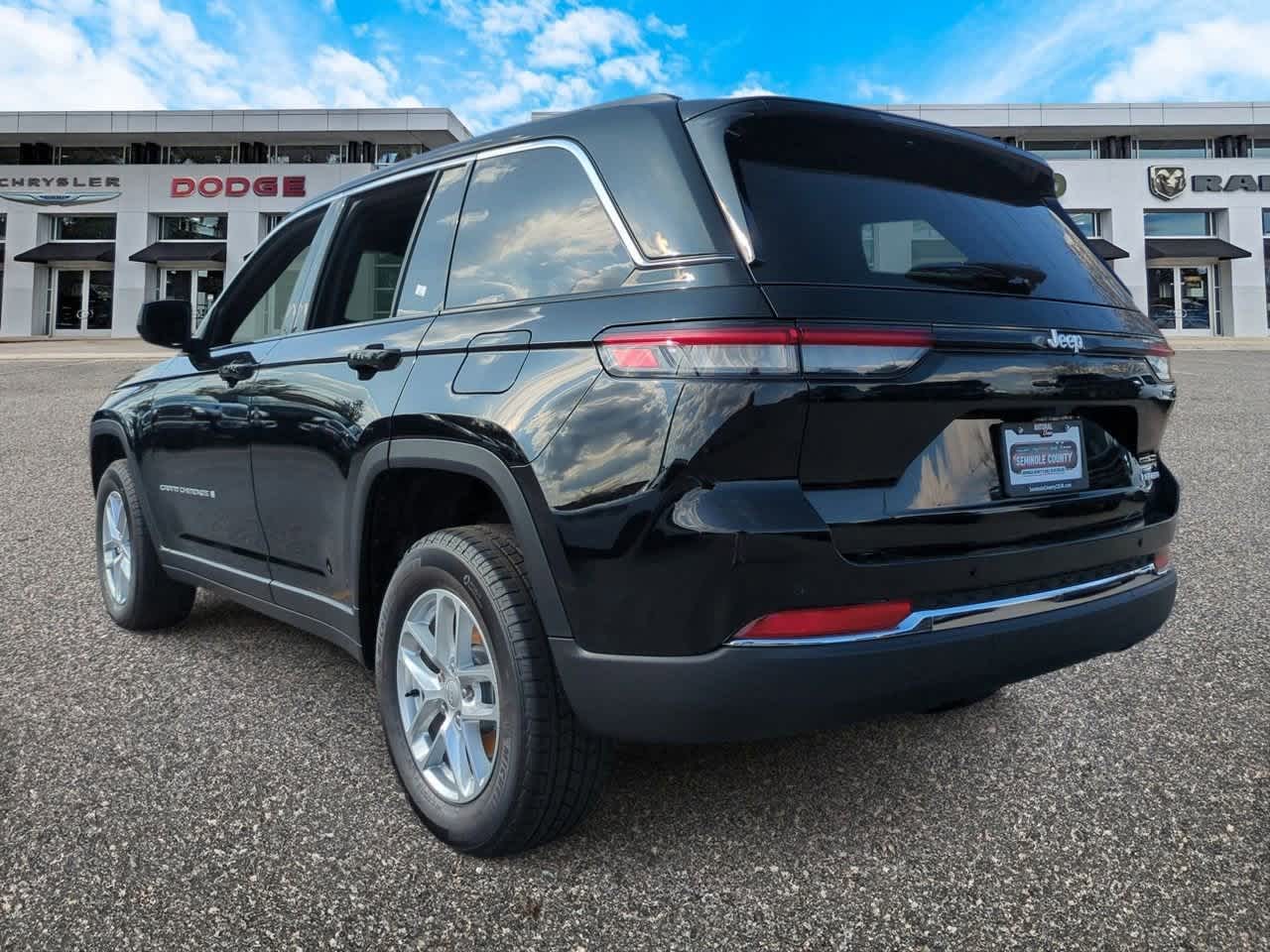 2025 Jeep Grand Cherokee GRAND CHEROKEE LAREDO X 4X2