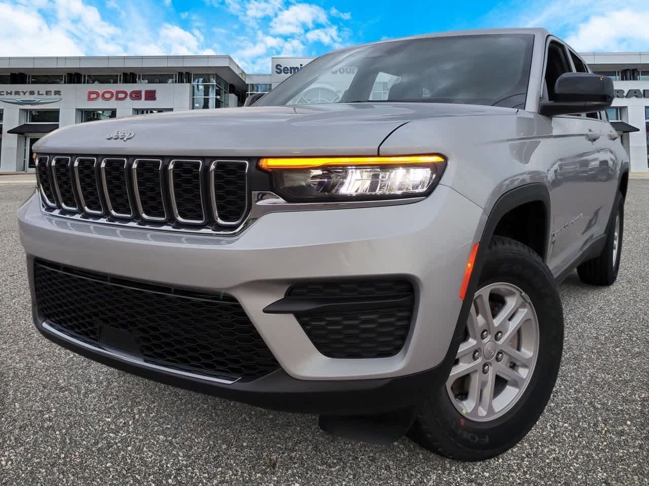 2025 Jeep Grand Cherokee GRAND CHEROKEE LAREDO 4X2