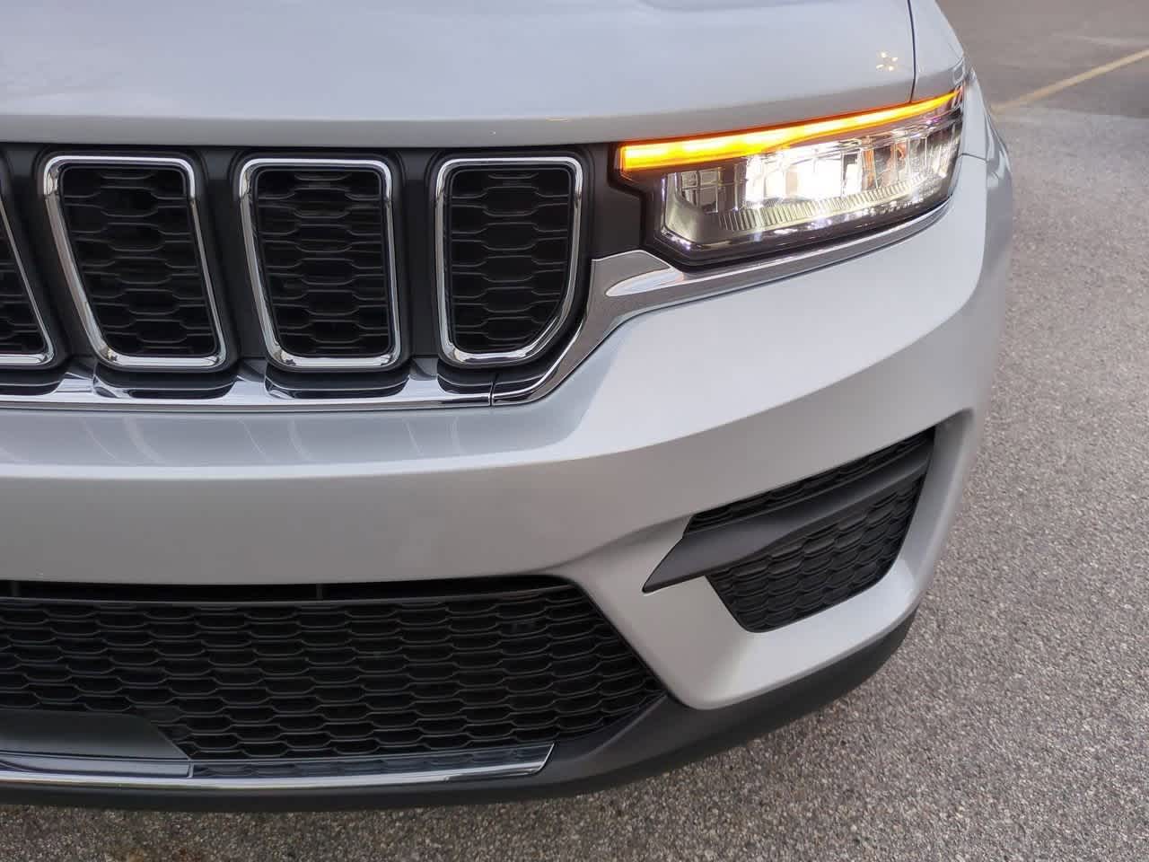 2025 Jeep Grand Cherokee GRAND CHEROKEE LAREDO 4X2