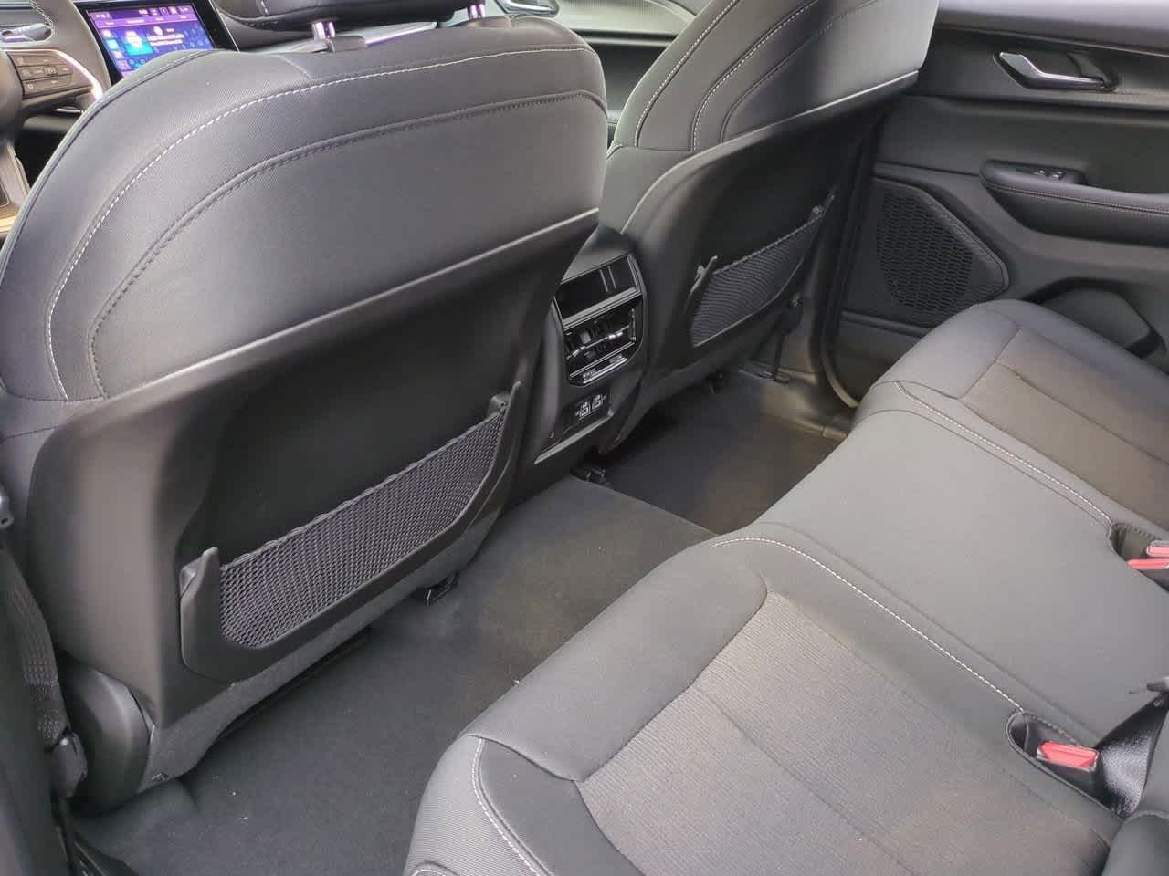 2025 Jeep Grand Cherokee GRAND CHEROKEE LAREDO 4X2