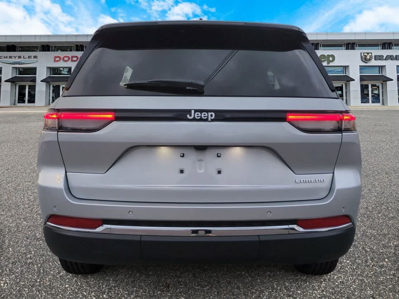 2025 Jeep Grand Cherokee GRAND CHEROKEE LAREDO 4X2