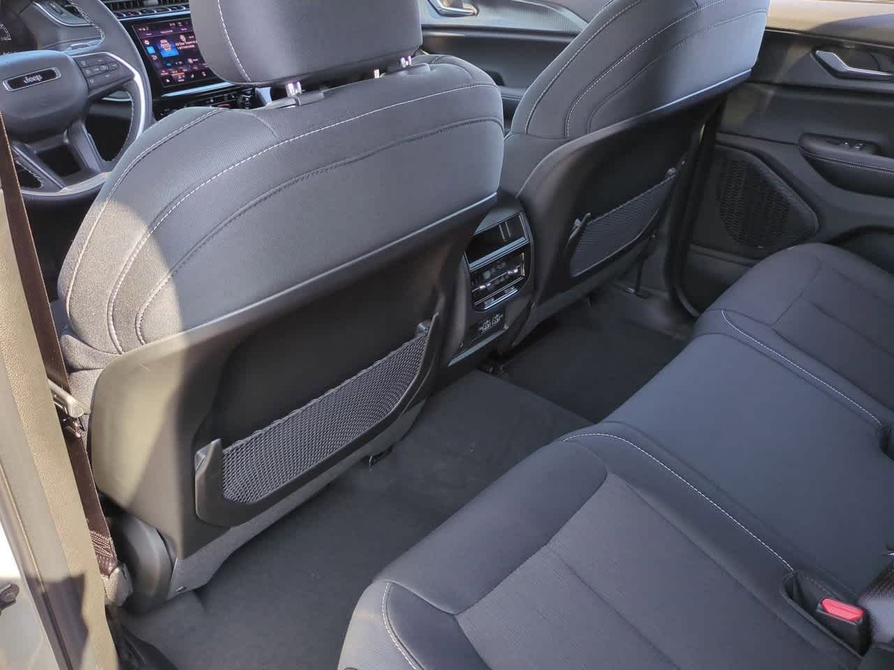 2025 Jeep Grand Cherokee GRAND CHEROKEE LAREDO X 4X2