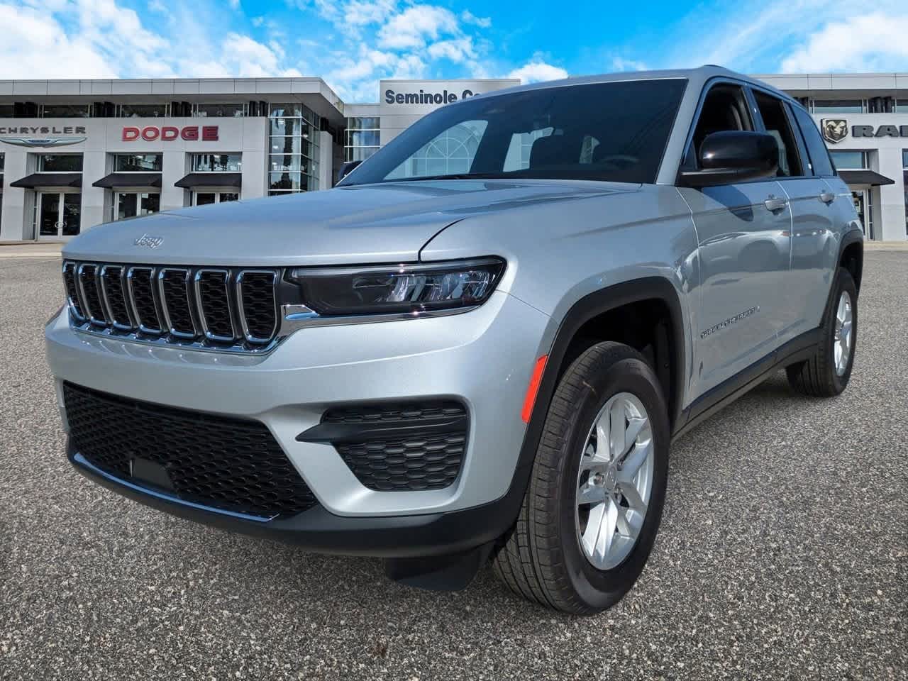 2025 Jeep Grand Cherokee GRAND CHEROKEE LAREDO X 4X2