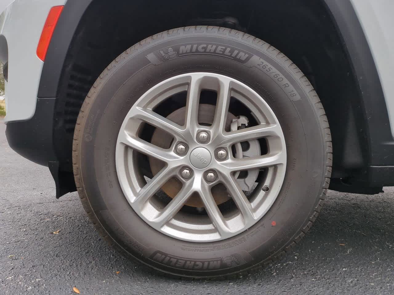 2025 Jeep Grand Cherokee GRAND CHEROKEE LAREDO X 4X4