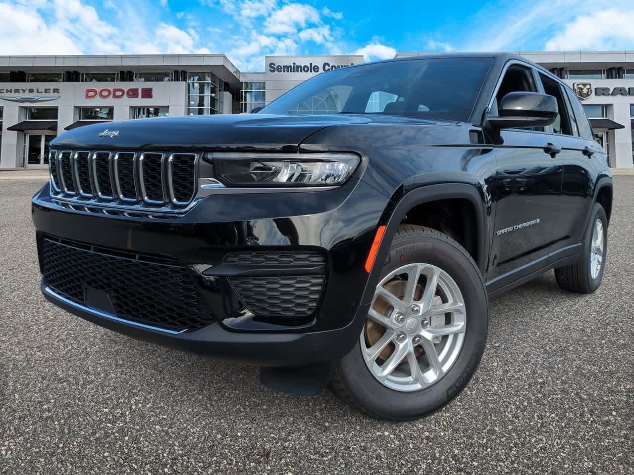 2025 Jeep Grand Cherokee GRAND CHEROKEE LAREDO X 4X4